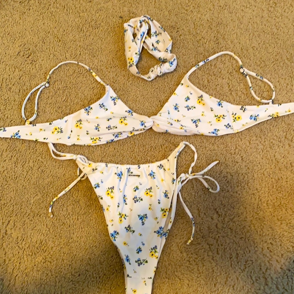 Black bough bikini set